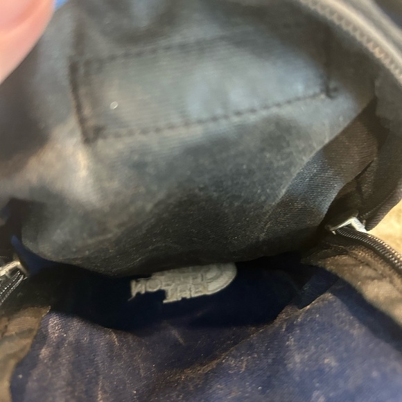 Mini The North Face Bag (looks like it can attach to a backpack) some stains - Picture 4 of 5